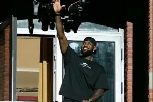 杨毅谈詹姆斯保镖骂球迷：不应该骂人 但这跟詹姆斯有什么关系？