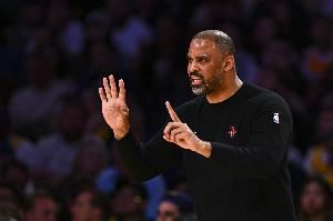 乌度卡：卡佩拉既可以承担传统中锋角色 也可以与申京组成双塔