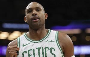 高级货啊！霍福德出战14分钟拿下3分4板3助1断3帽0失误 正负值+13