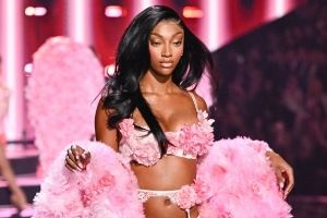 😍WNBA里斯维密走秀！超多天使强势回归😇更有TWICE献唱