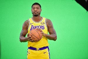 詹姆斯不在防守端谁顶上来？雷迪克：艾顿&斯玛特&文森特